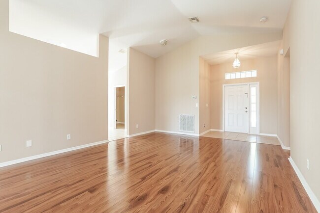 Foto del edificio - 11341 Lake Cypress Loop