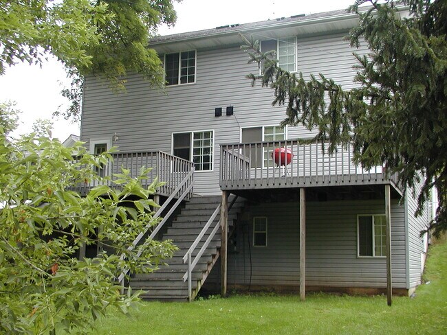 Building Photo - 407 N Linn St