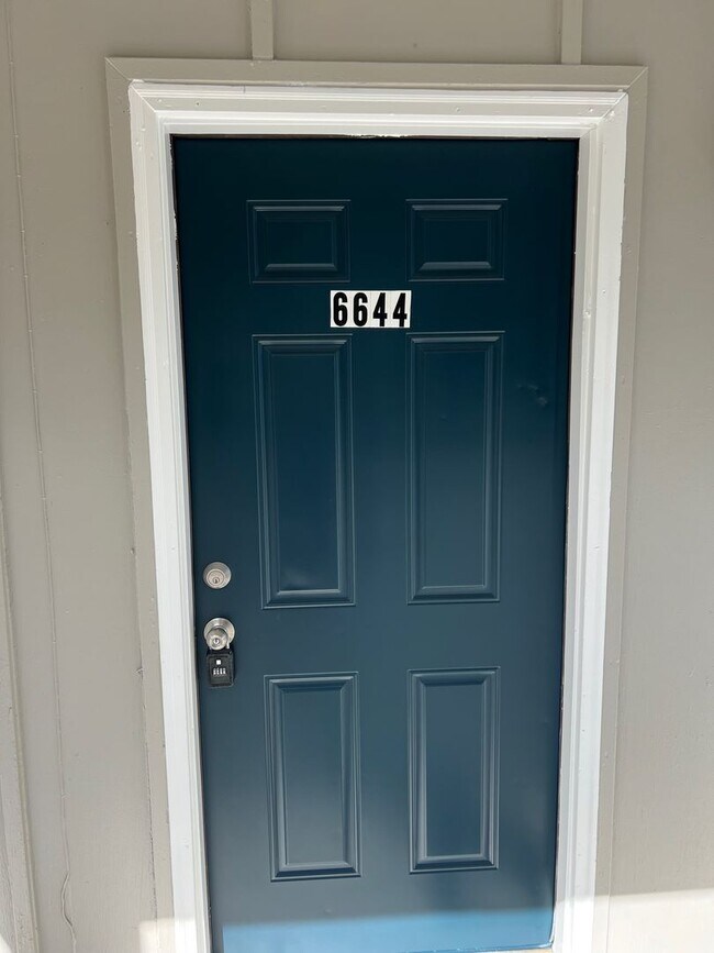 Foto del edificio - 6644 Applegate St