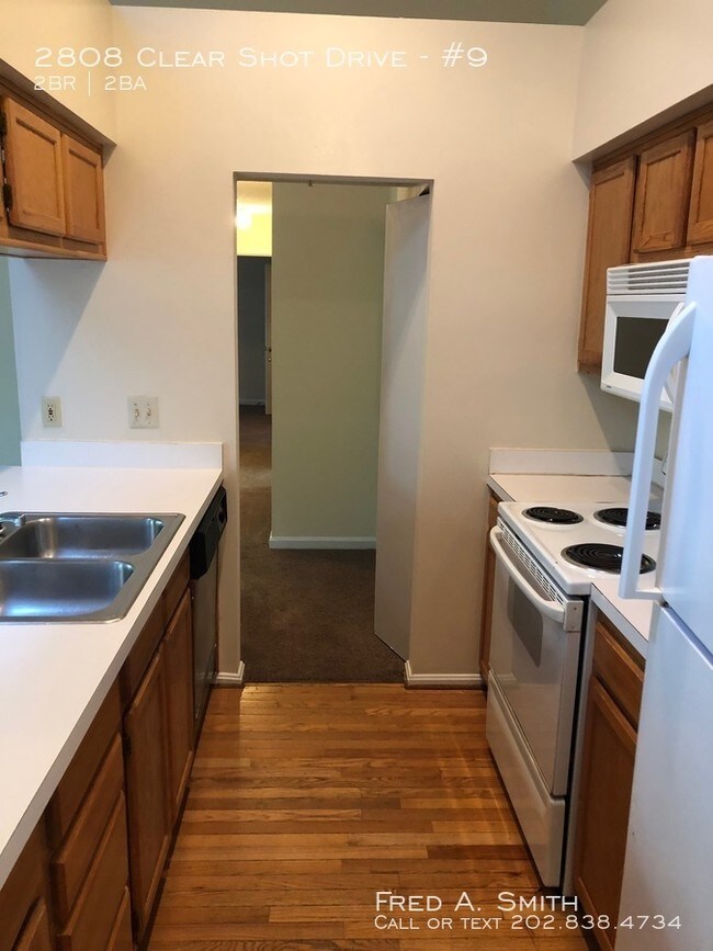 Foto del edificio - Two Bedroom Condo with Den Available Now!