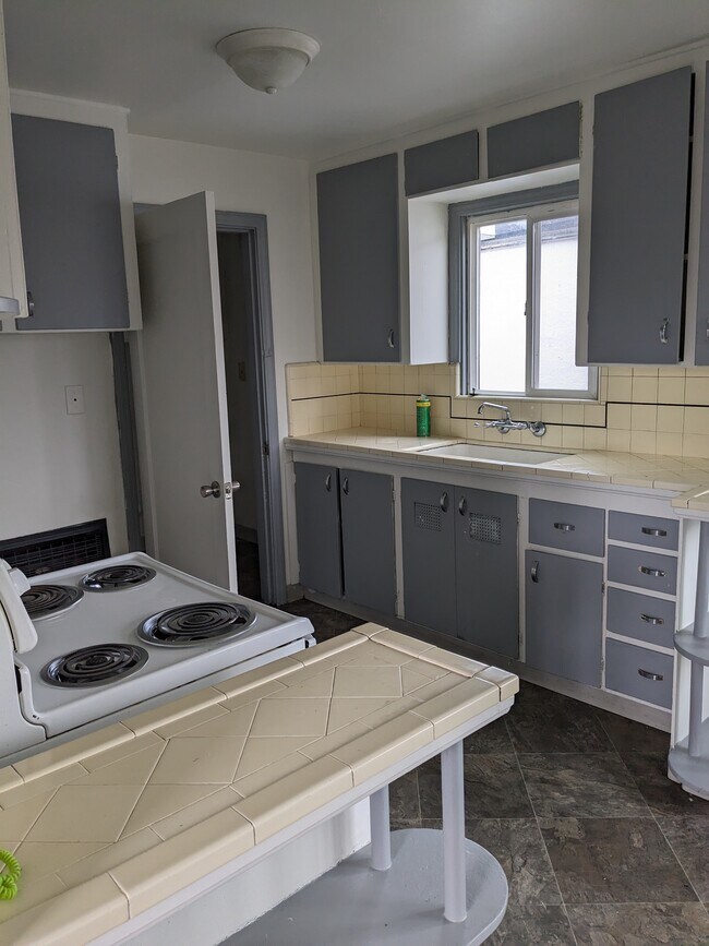KITCHEN - 2302 Garden Ave