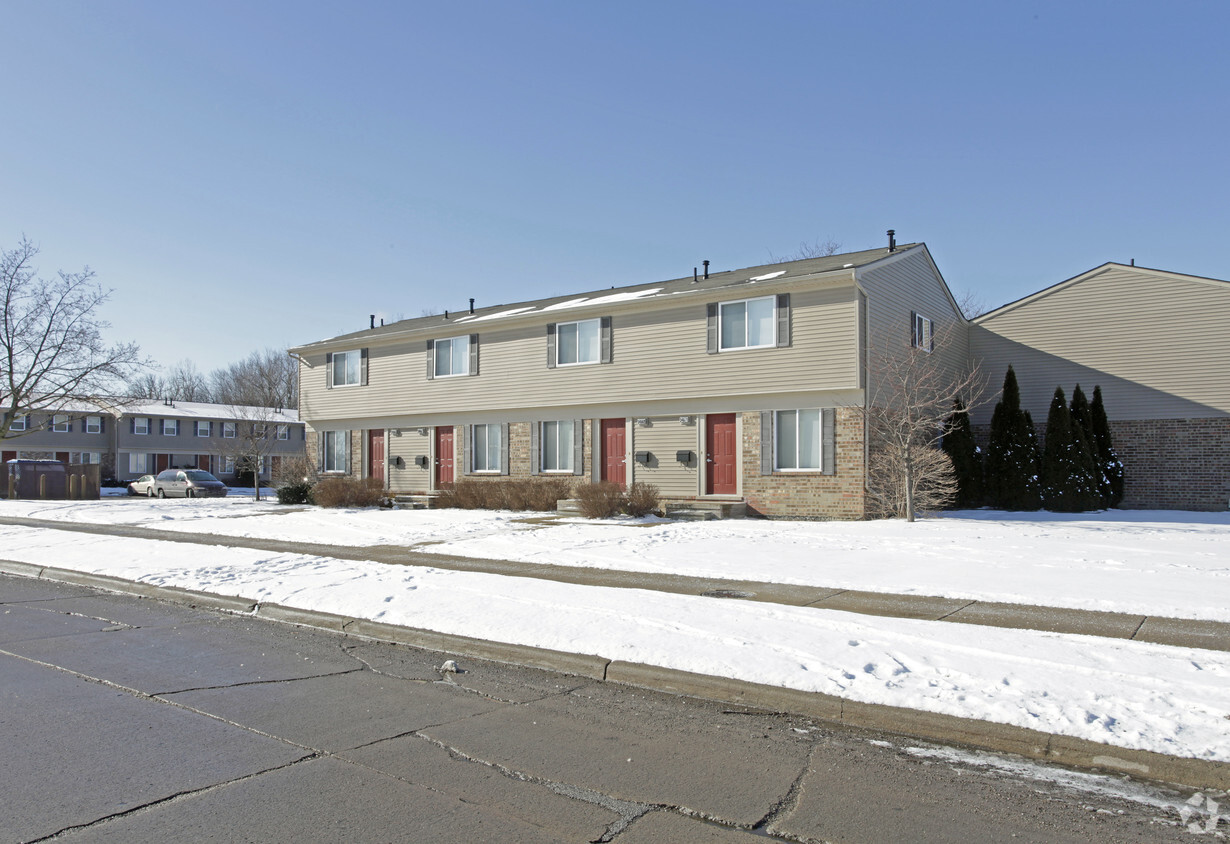 Primary Photo - Oxford Square Townhomes