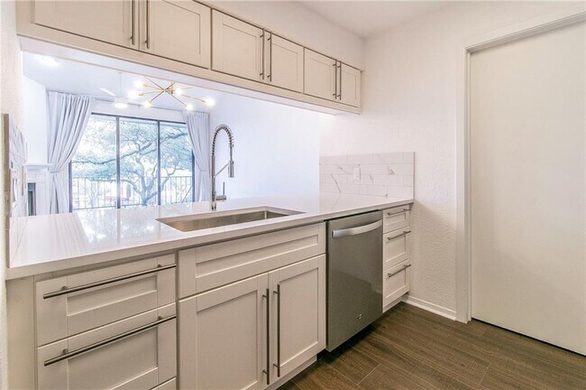 Foto del edificio - 1501 Barton Springs Rd