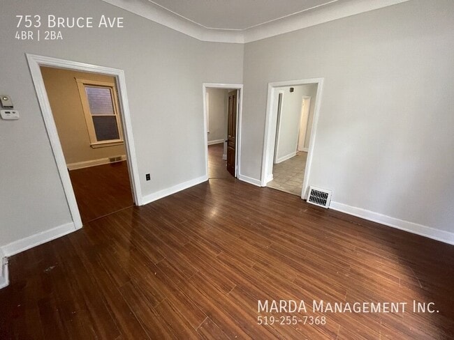 Building Photo - CHARMING 4 BED/2 BATH SINGLE FAMILY HOME DOWNTOWN + UTILITIES