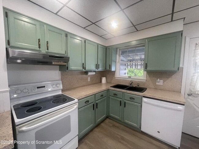 Building Photo - 608 N Sumner Ave