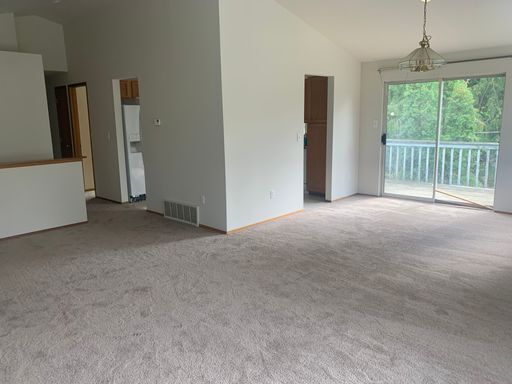 Foto del edificio - Spacious 3-bed/3-bath in Lake City's Meadowbrook neighborhood available for March 21st at $3695!