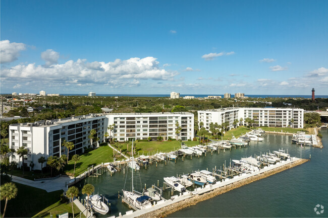 Building Photo - Jupiter Cove