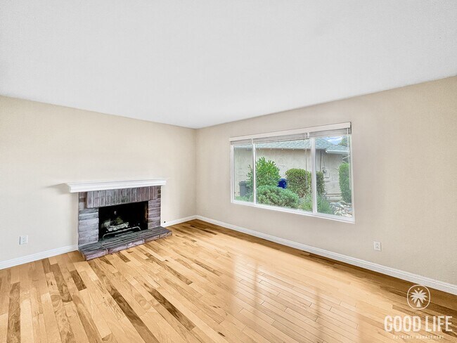 Foto del edificio - Beautiful 3 Bedroom/ 2 Bathroom Home Locat...