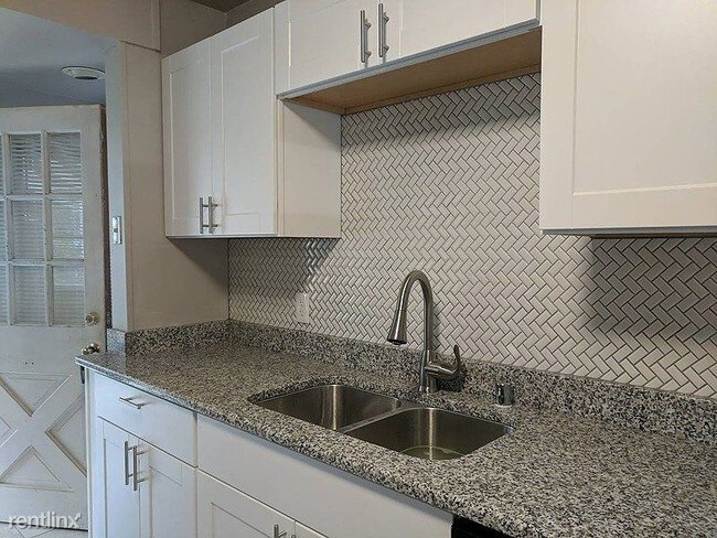 Foto del edificio - 3 br, 1.5 bath House - 5451 South Lake Drive