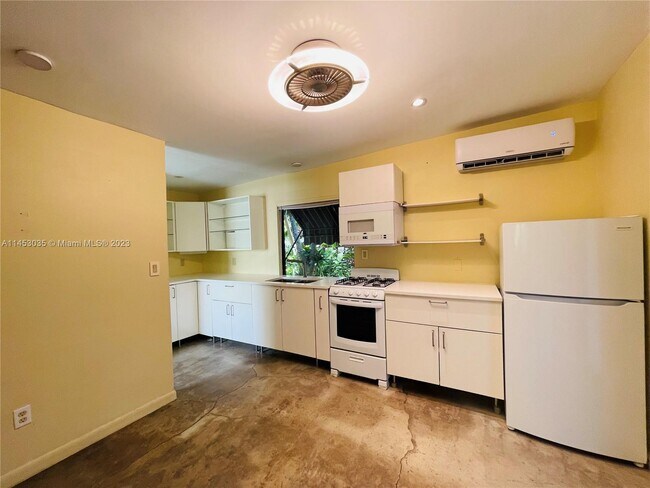 Building Photo - 2497 Abaco Ave
