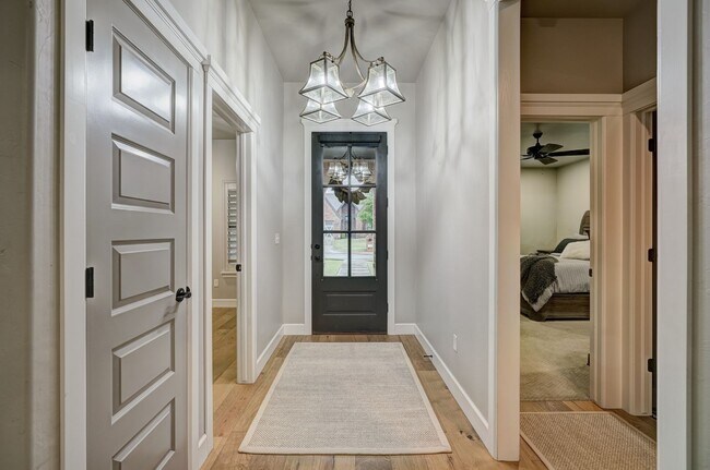 Building Photo - Furnished Luxury Home in Edmond