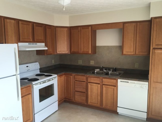 Building Photo - 2 br, 1 bath Apartment - 16 Greenwood Dr