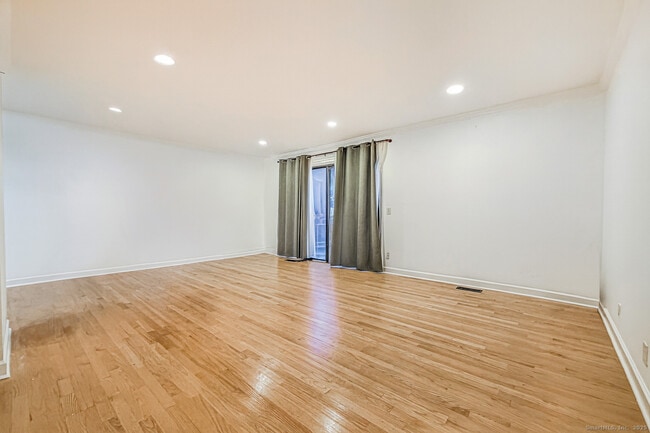 Foto del edificio - 202 Soundview Ave