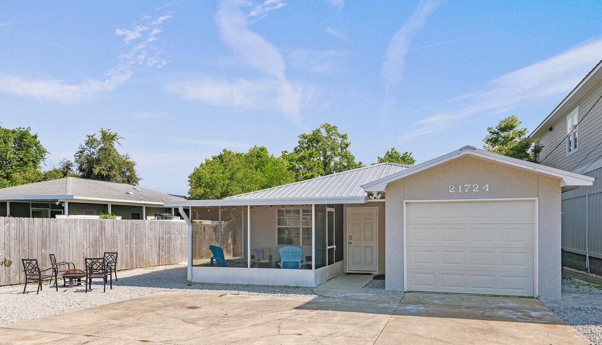 Primary Photo - 21724 Sunset Ave