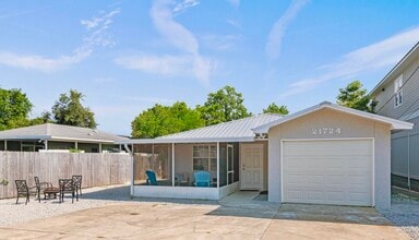 Building Photo - 21724 Sunset Ave