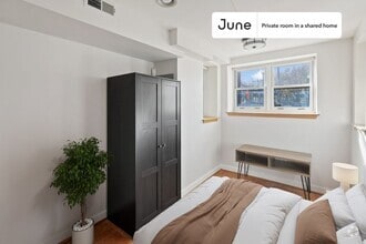 Building Photo - Private bedroom in 3 bed/2.5 bath Home
