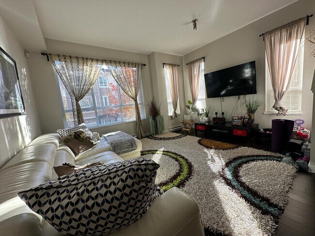 Building Photo - 1305 Soball St