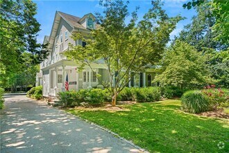 Building Photo - 141 Narragansett Ave