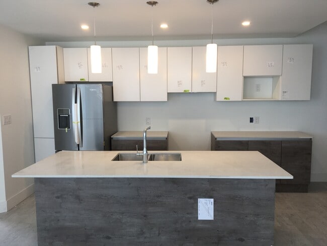 Building Photo - 172 North