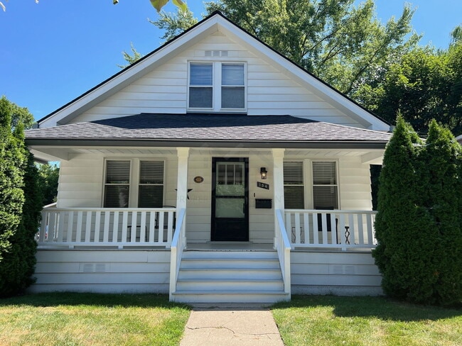 Building Photo - 134 Highland Ave