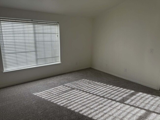 Foto del edificio - 5173 Bullion St