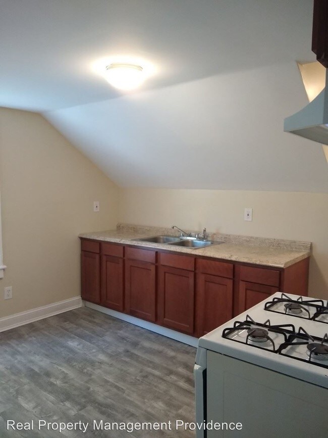 Foto del edificio - 2 br, 1 bath Apartment - 720 Charles St.