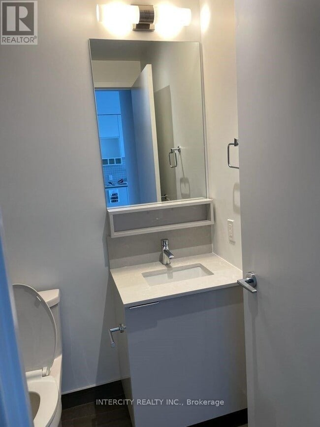 Photo du bâtiment - 950 Portage Pkwy