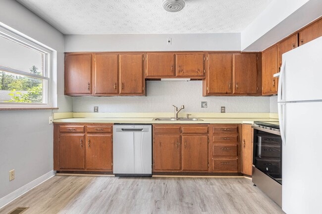 Building Photo - Beautiful Duplex