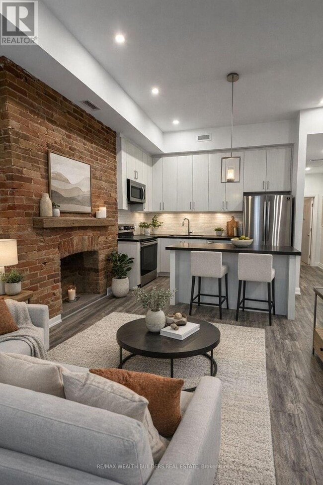 Building Photo - 217 Jarvis St