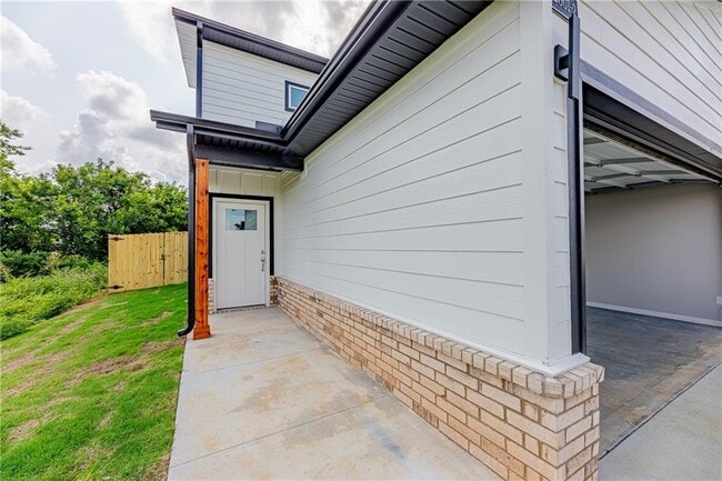 Building Photo - 1509 SW Casuarina Dr