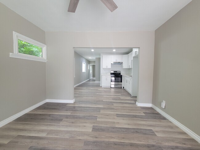 Building Photo - 3071 Harrington Ave
