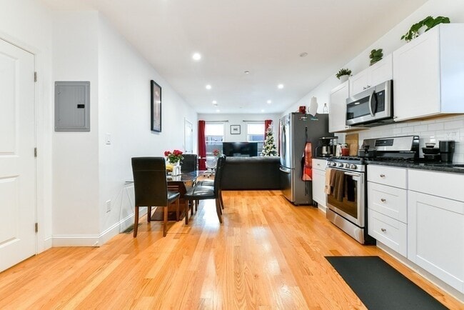 Building Photo - 236 Havre St