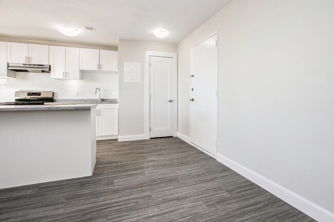 Photo du bâtiment - Lake Street Apartments