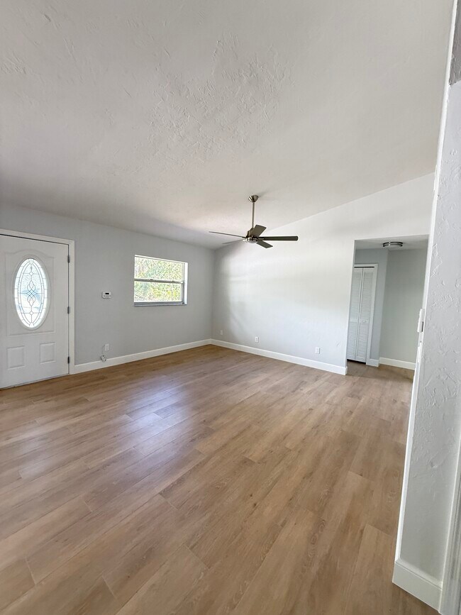 Building Photo - 25356 Pinson Dr