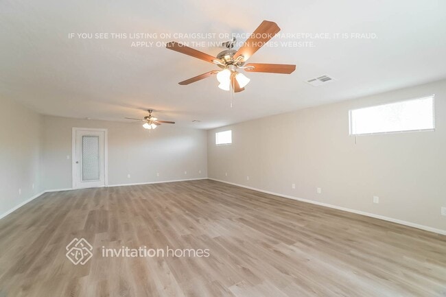 Building Photo - 12522 N 85th Ave