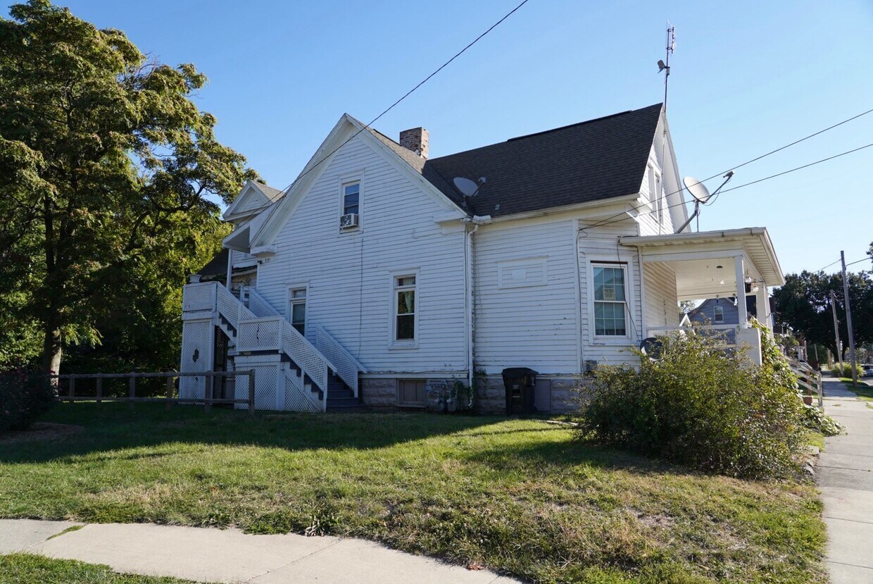 Primary Photo - 719 W. Jefferson