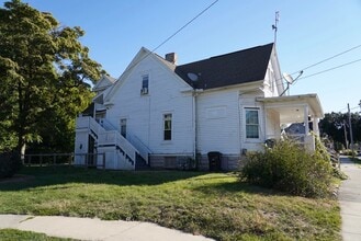 Building Photo - 719 W Jefferson St