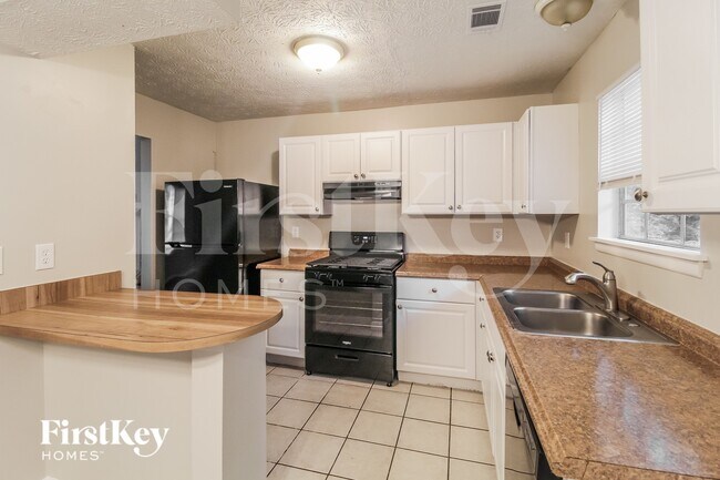 Foto del edificio - 4631 Garden Hills Dr
