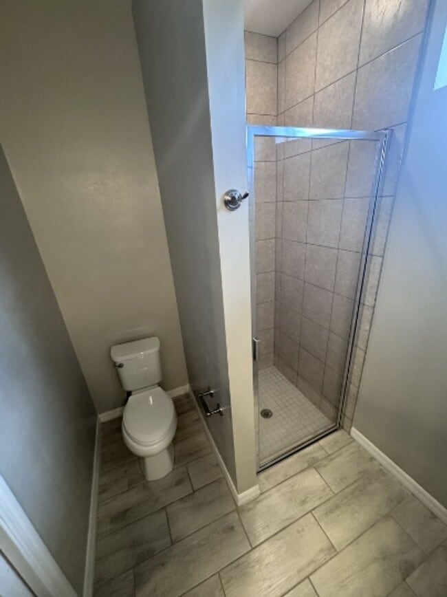 Building Photo - 402 NE 24th Pl