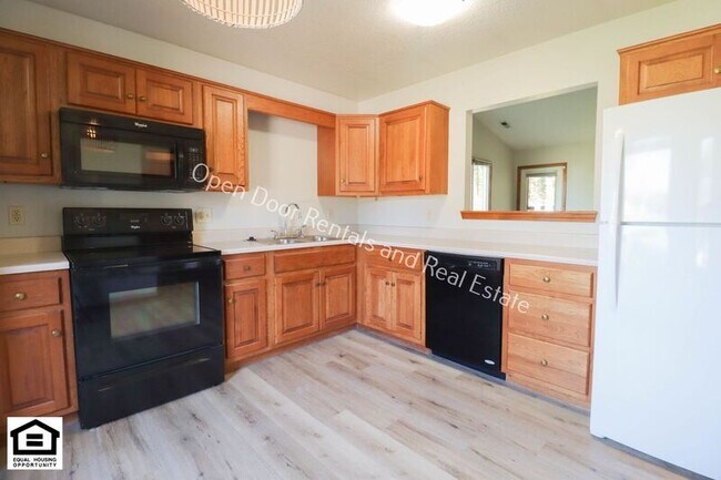 Building Photo - 1418 Lakehurst Dr