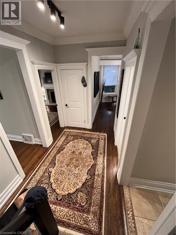 Building Photo - 281 Park St S