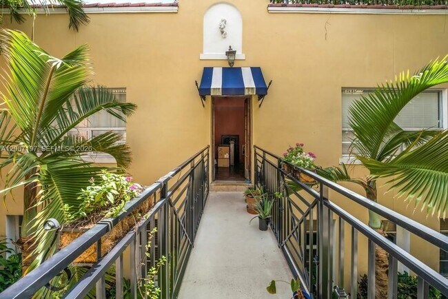 Foto del edificio - 4812 Pine Tree Dr