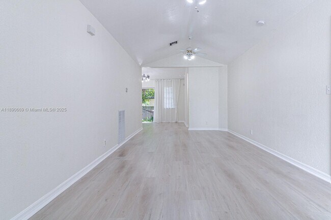 Foto del edificio - 116 NW 6th Ave