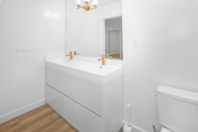 Building Photo - 951 N Curson Ave