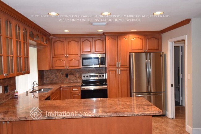 Building Photo - 9811 SW 13th Ct