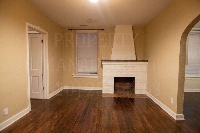 Foto del edificio - Cute Upstairs 2-Bed Apartment located down...