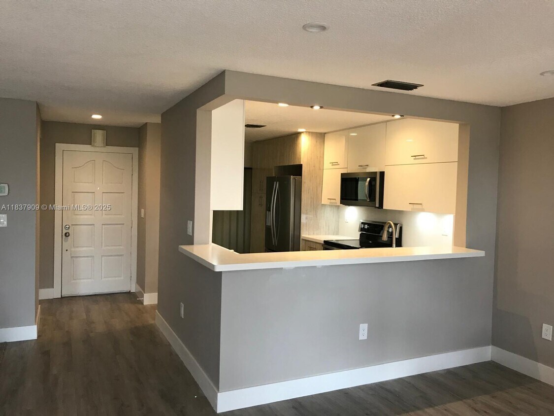 Foto principal - 3945 Adra Ave
