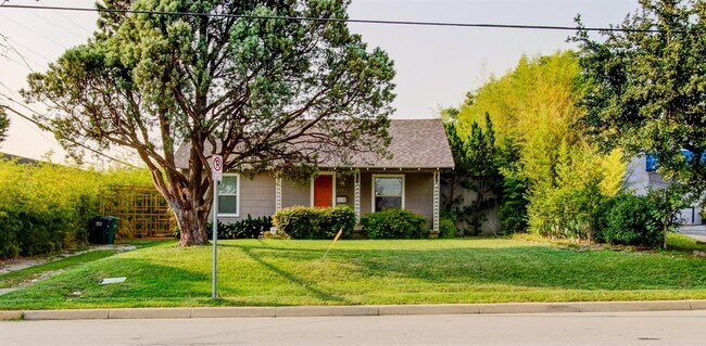 Building Photo - 6713 Calmont Ave