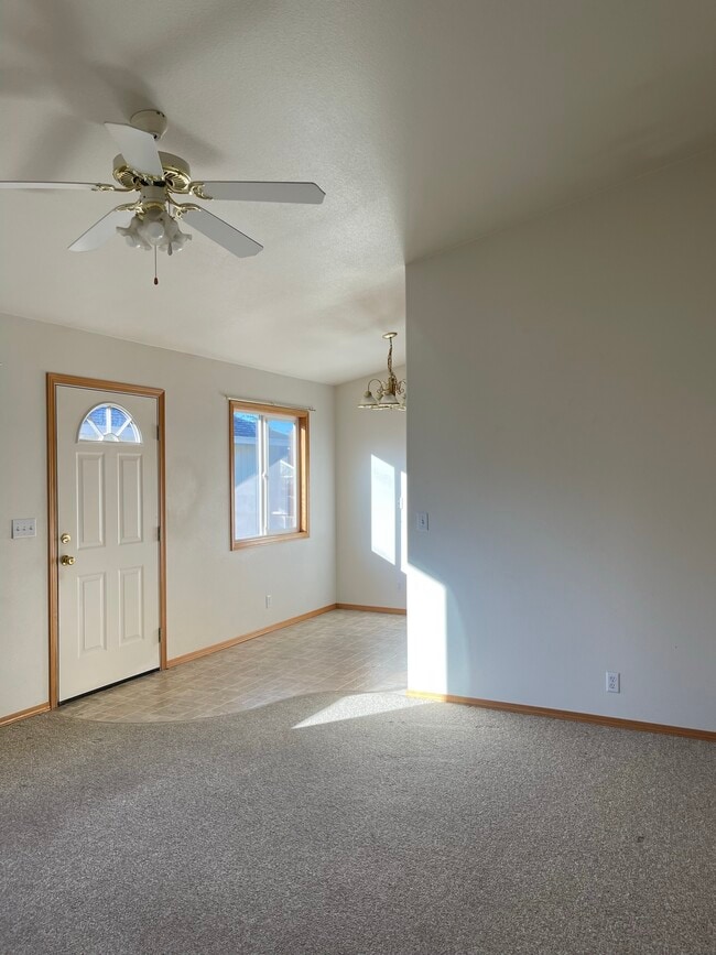 Building Photo - 1448 Honeycomb Ct
