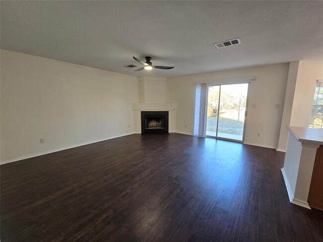 Foto del edificio - 4309 Cisco Valley Dr